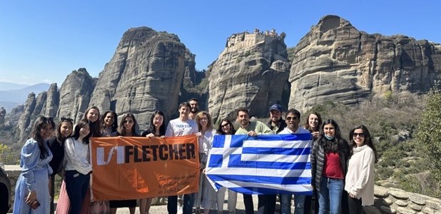Ελληνόπουλα του πανεπιστημίου Tufts στα Μετέωρα
